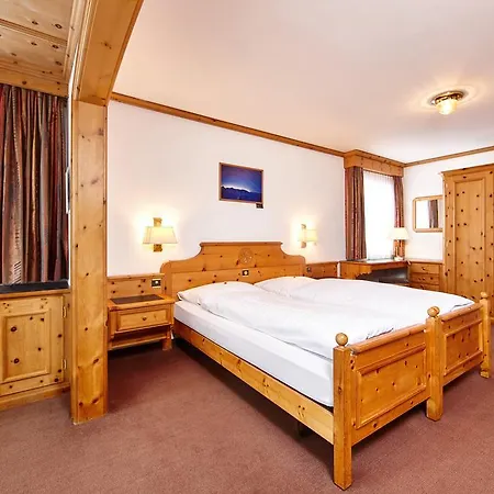 Basic Hotel Arosa Hotel