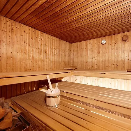 Basic Hotel Arosa Hotel